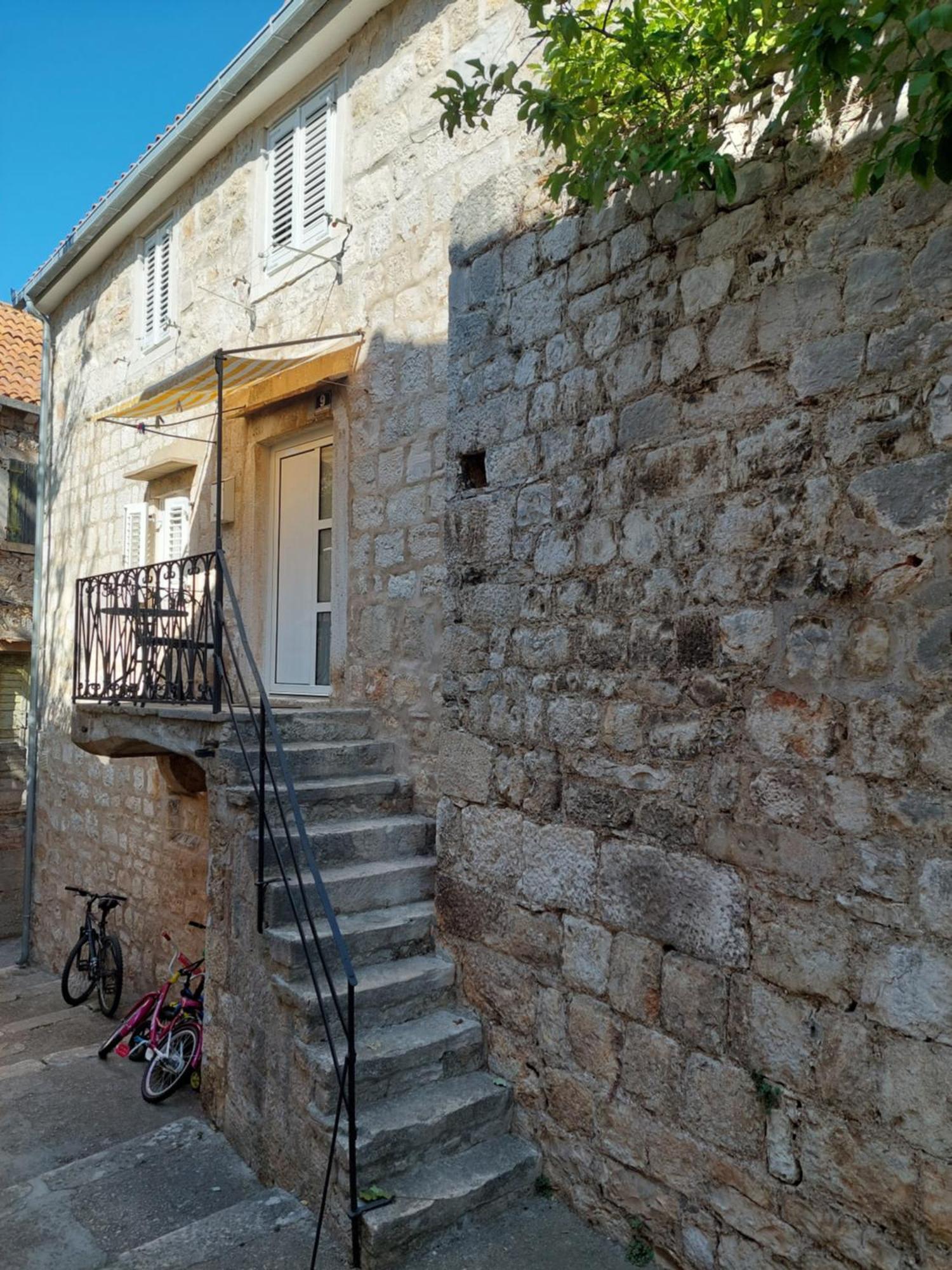 In Historic Center - Mikula, Ljubica, Toma Vis